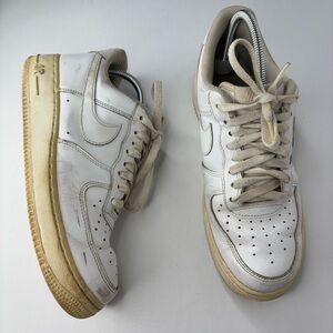 Nike AF1 Women 10 Men 8.5 Classic White Sneakers Sports Athleisure SH7